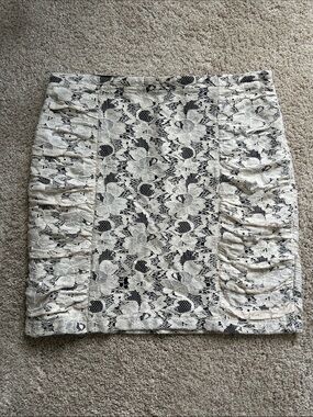 Forever 21 Lace-Overlay Cream and Black Floral Pencil mini Skirt